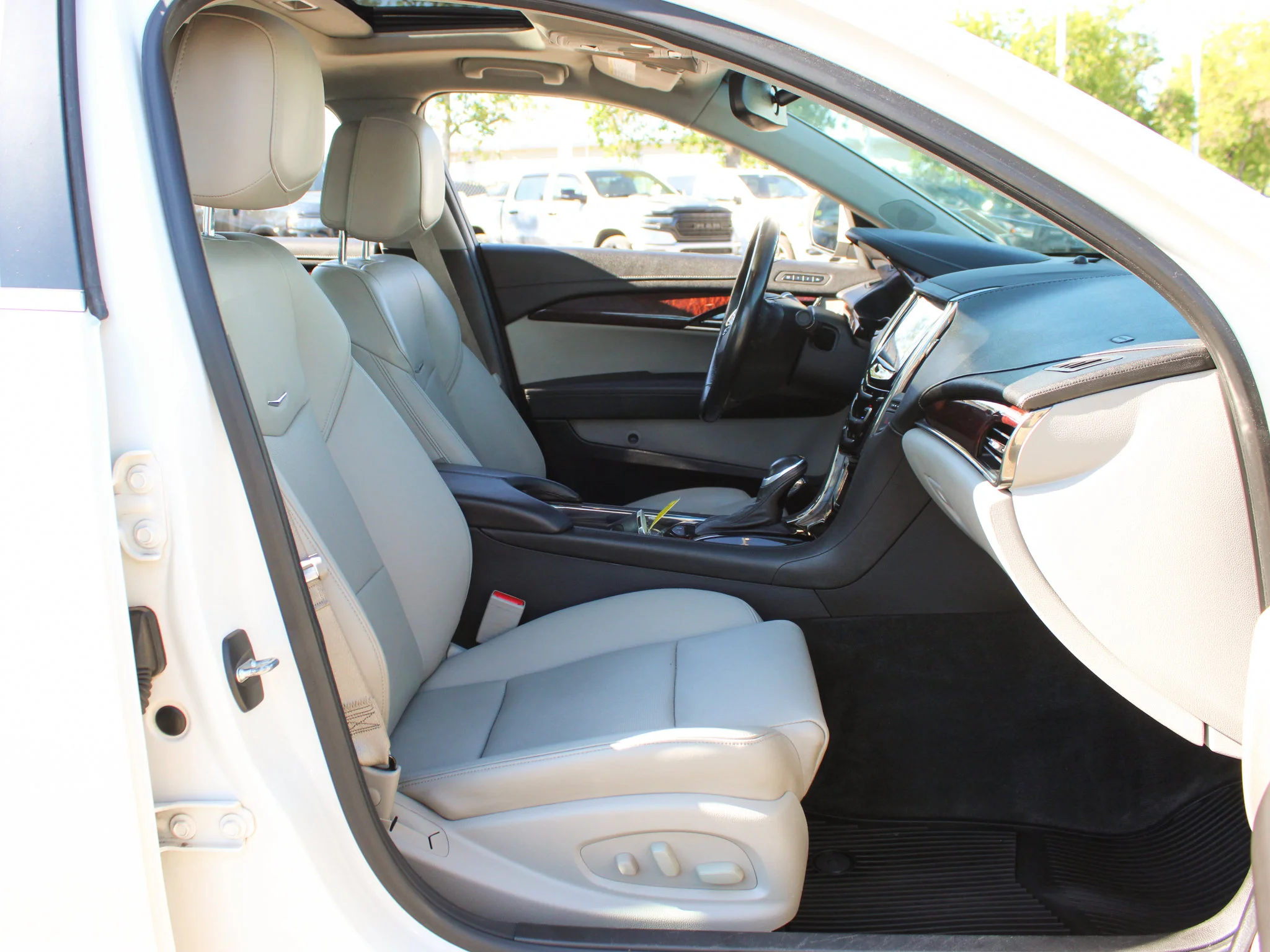 Used 2013 White Cadillac Luxury*No Accidents | Sunroof | BOSE | Heated Seats | Nav | Backup Camera | V6 | 321 HP image 18
