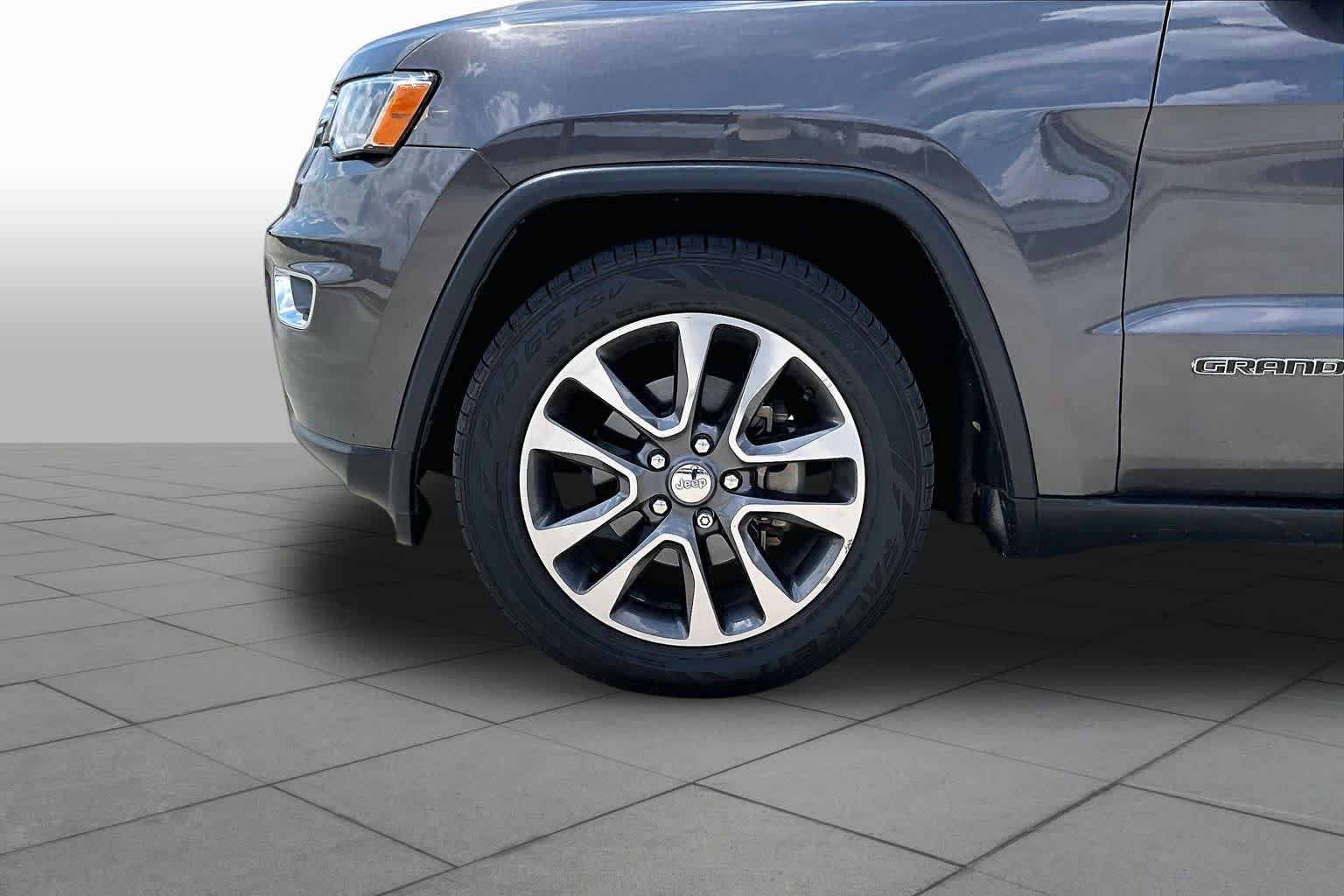 Used 2018 Granite Crystal Metallic Clearcoat Jeep Limited image 9