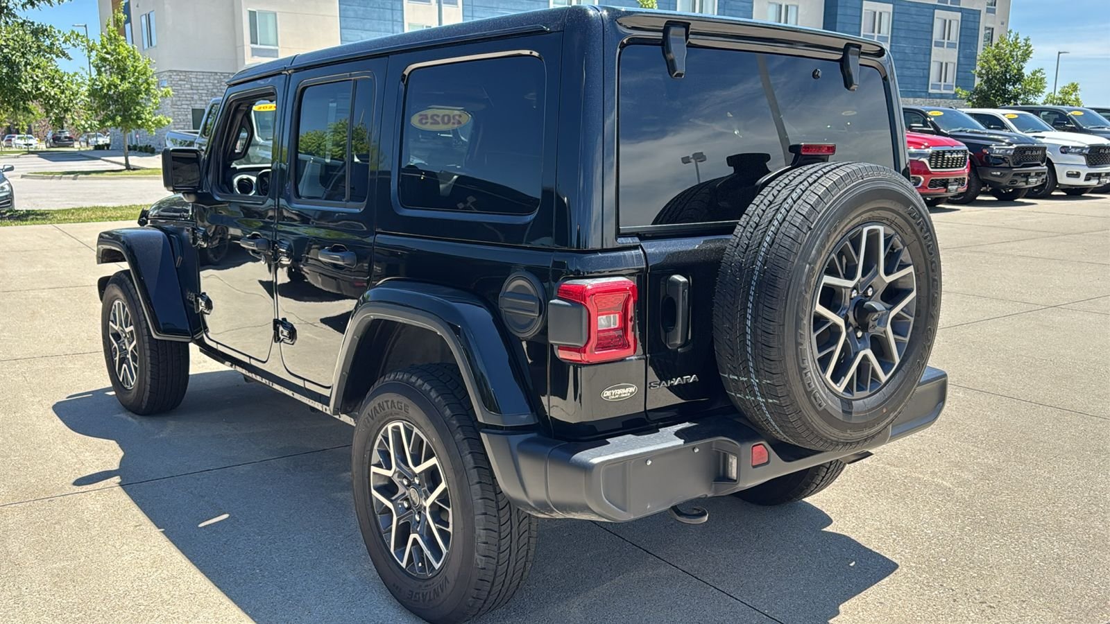 Used 2025 Black Jeep Sahara image 9