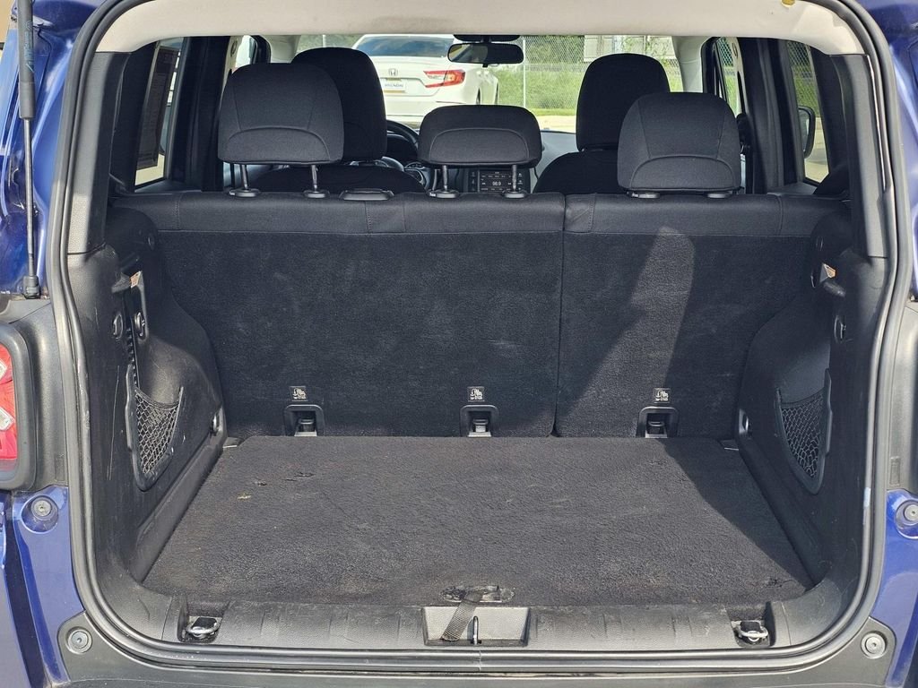 Used 2017 Blue Jeep Latitude image 15