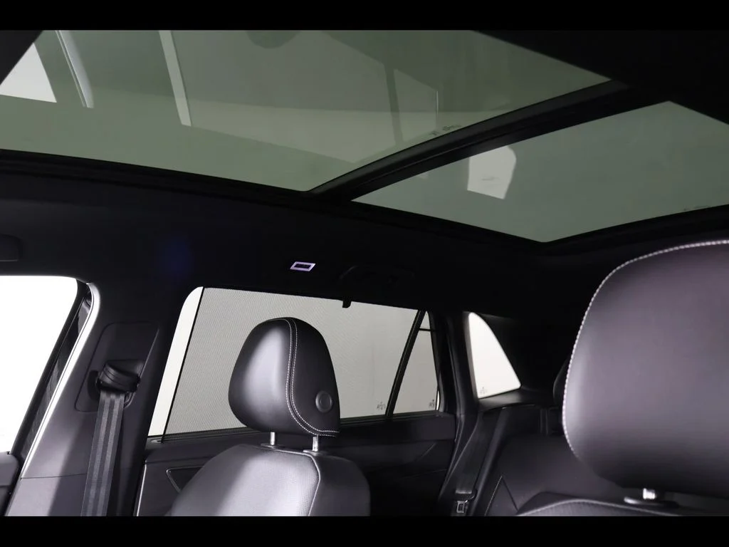 New 2026 Black Volkswagen 2.0T SE w/Technology image 18