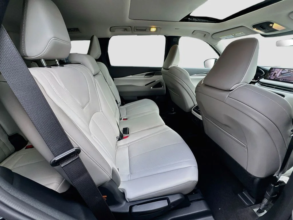 New 2027 MINERAL BLACK INFINITI Luxe FWD image 30