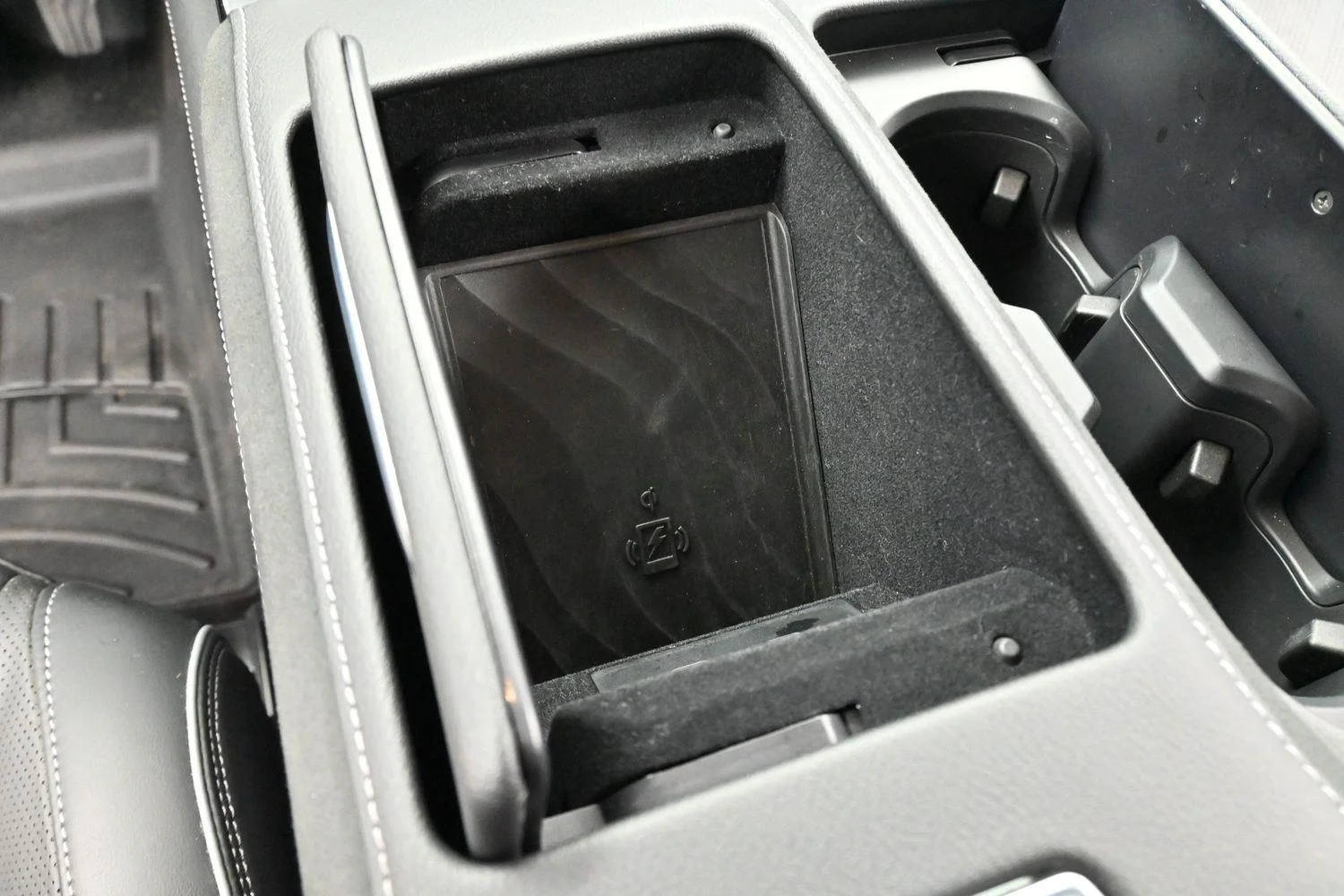Used 2025 Black Obsidian INFINITI LUXE image 22