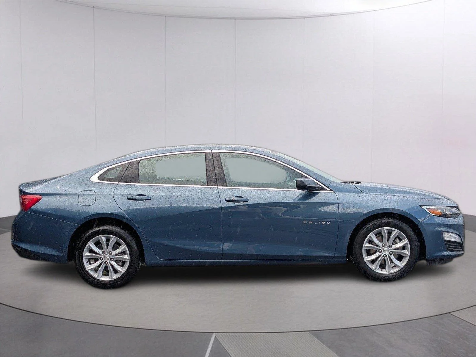 Used 2025 Lakeshore Blue Metallic Chevrolet LT image 6