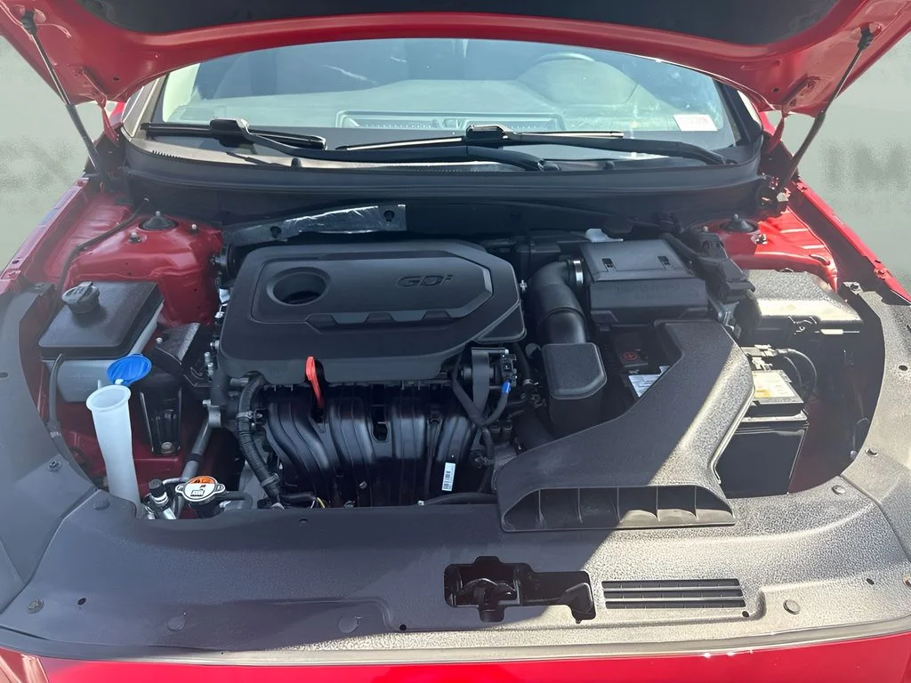 Used 2019 Red Hyundai SE image 21