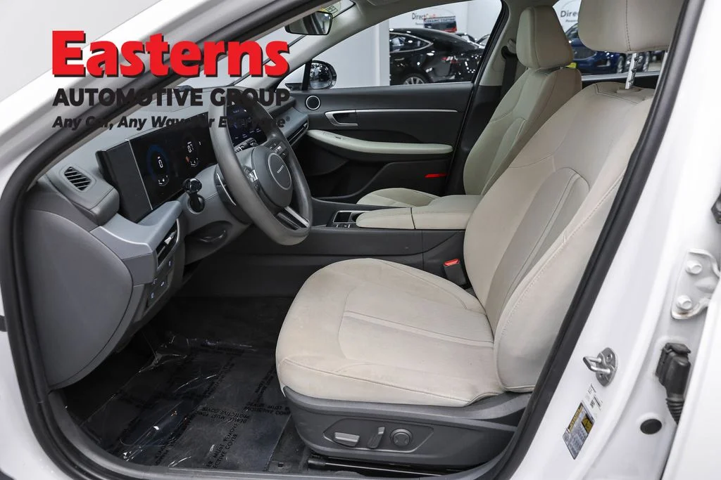 Used 2024 White Hyundai SEL image 14
