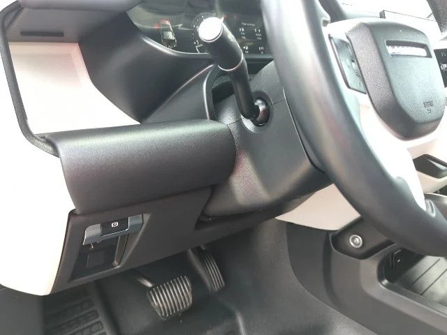 Used 2025 White Land Rover S image 14