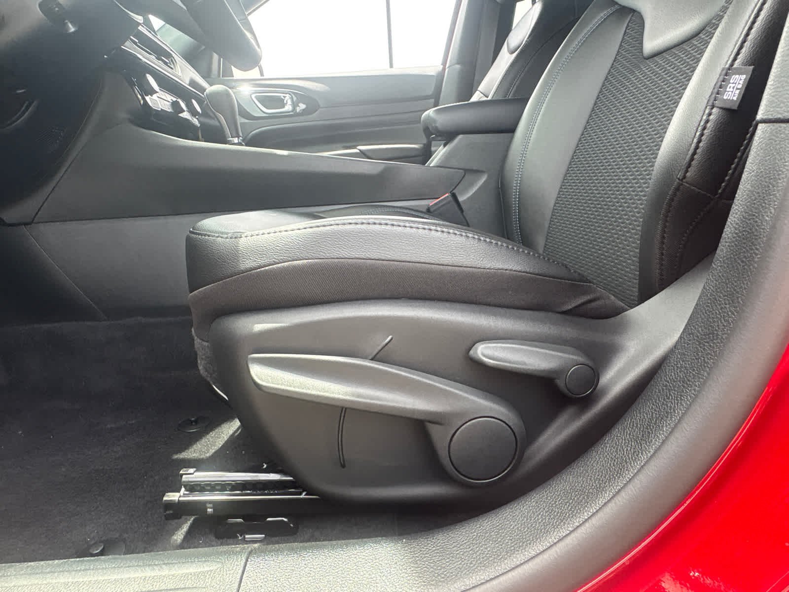 New 2026 Red Hot Pearl-Coat Exterior Paint Jeep Latitude image 19
