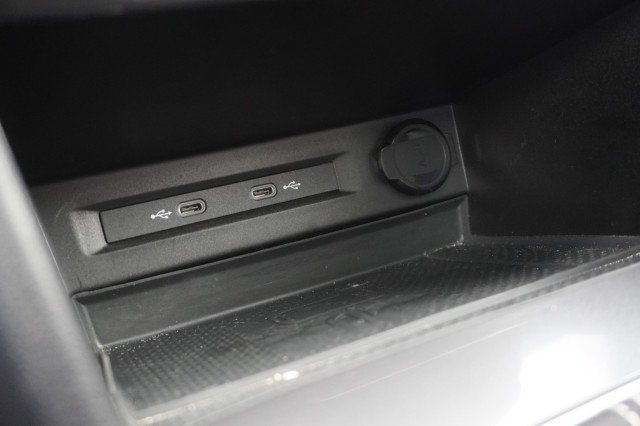 Used 2023 WHITE Volkswagen SE image 33