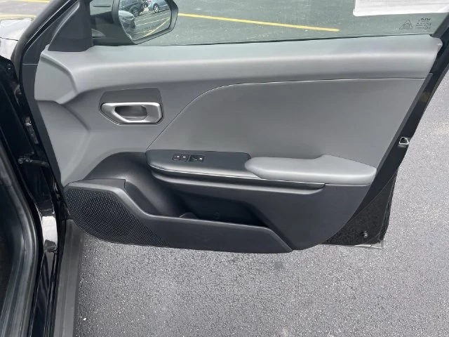 2025 Kia K4 LXS - Photo 38