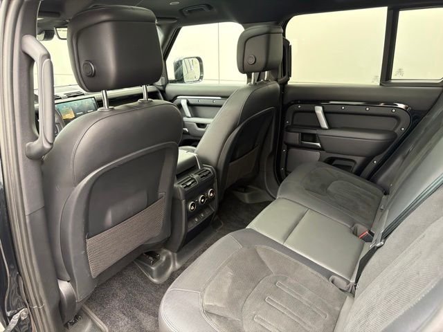 Used 2023 Santorini Black Metallic Land Rover V8 image 9