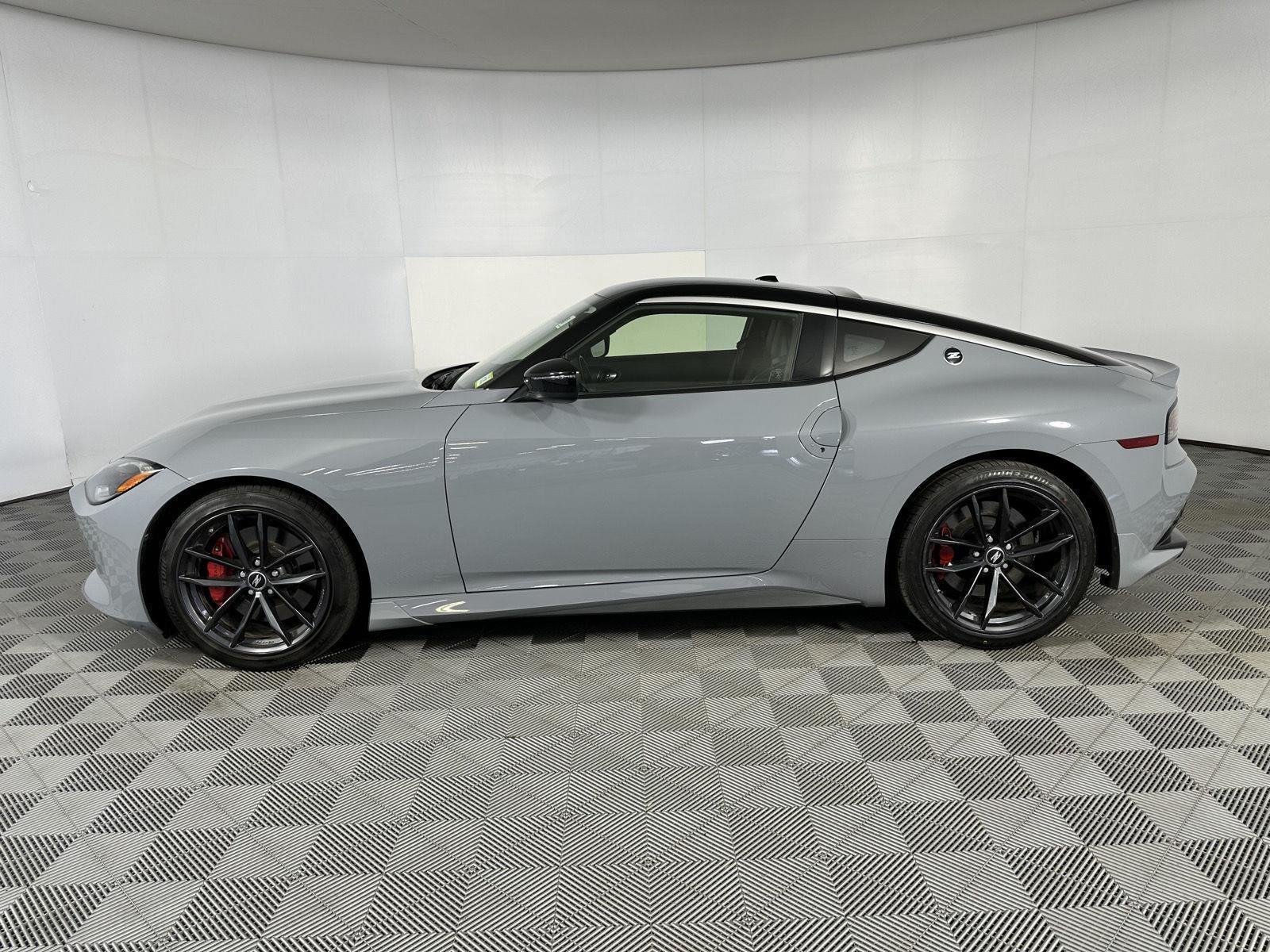 Used 2024 Boulder Gray/Super Black Nissan Performance image 4