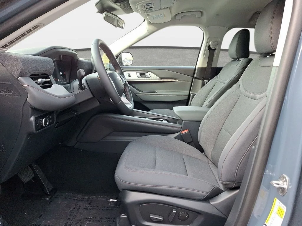 New 2026 Vapor Blue Metallic Ford Active image 9