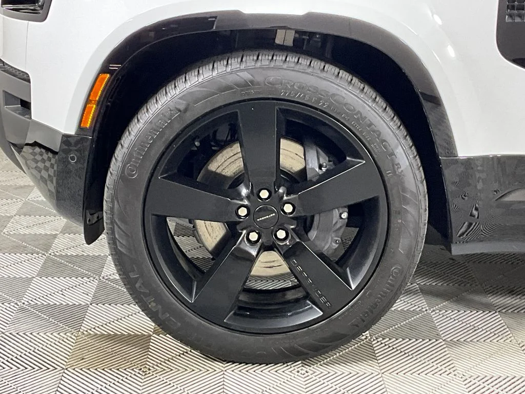 New 2026 Fuji White Land Rover X-Dynamic SE image 9