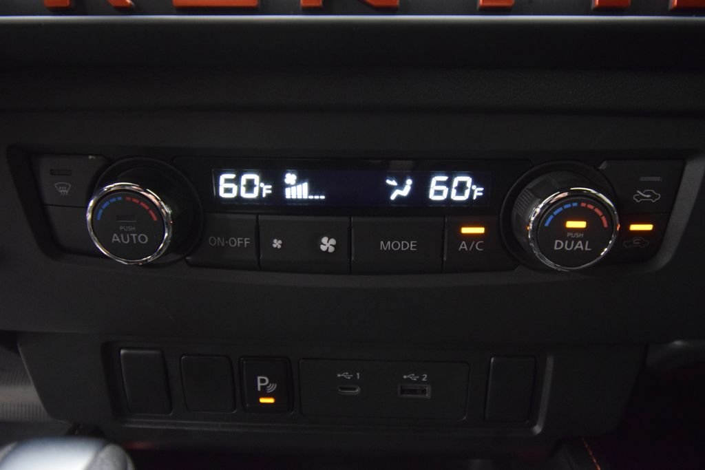 Used 2025 White Nissan PRO-4X image 27