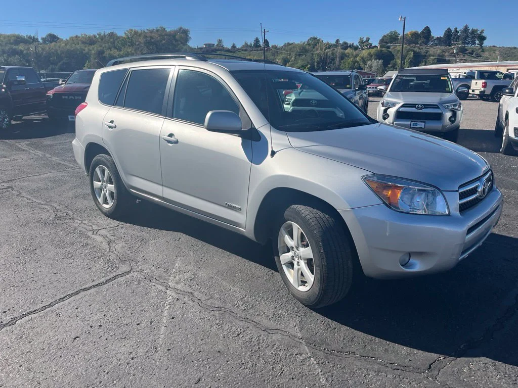 Used 2008 Classic Silver Metallic Toyota Limited image 12