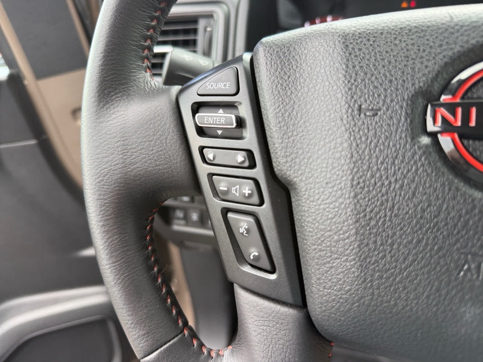 2024 Nissan Titan PRO-4X - Photo 25