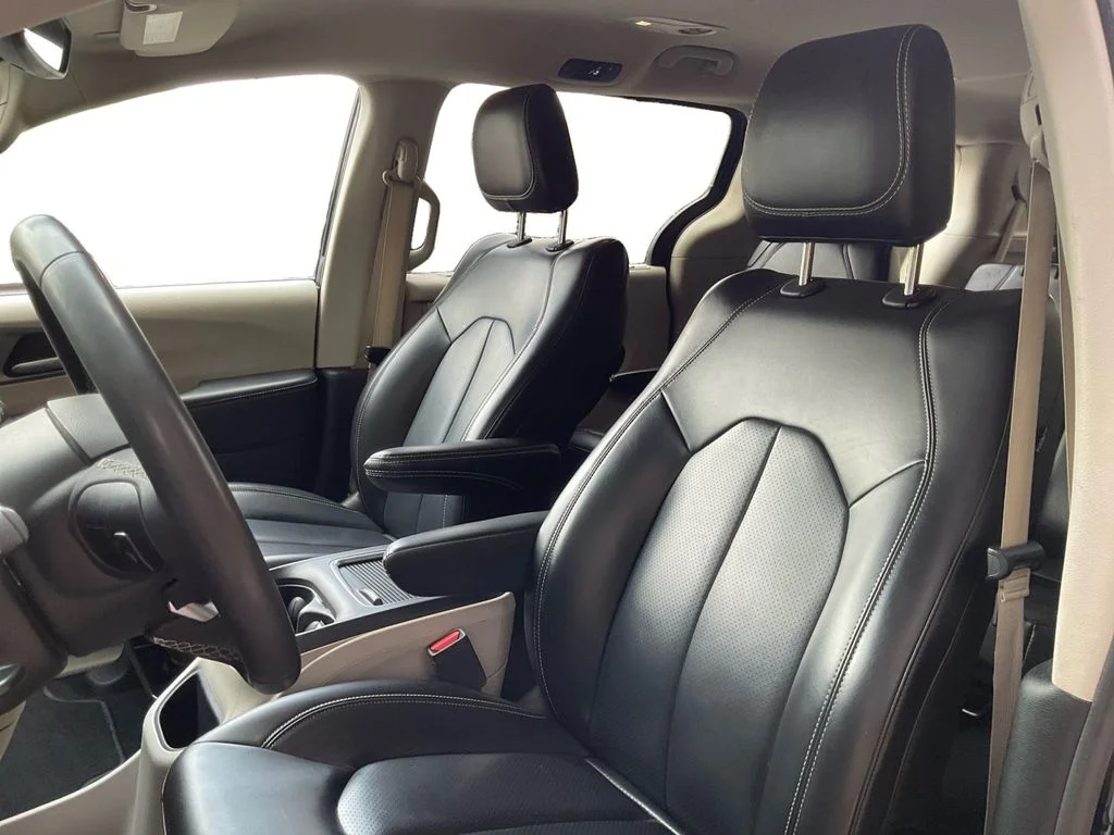 Used 2023 Blue Chrysler Touring L image 27