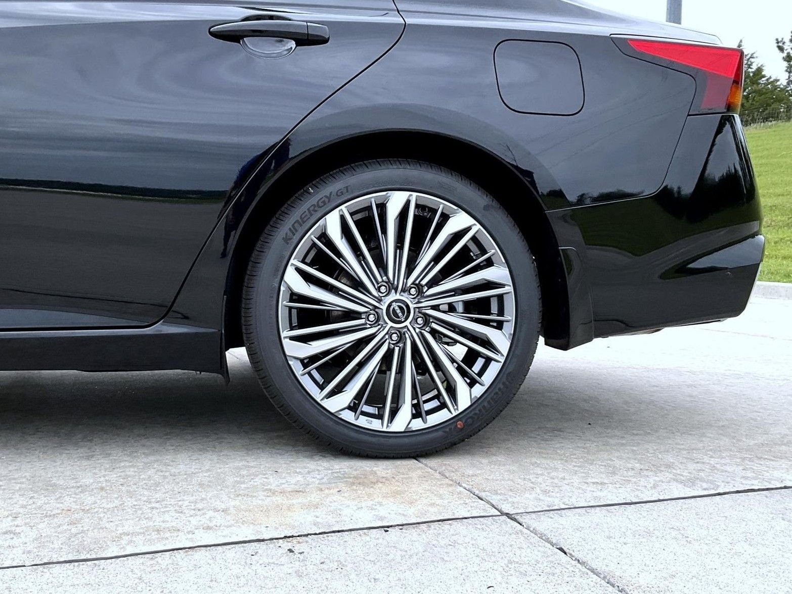 New 2026 Super Black Nissan 2.5 SV image 23