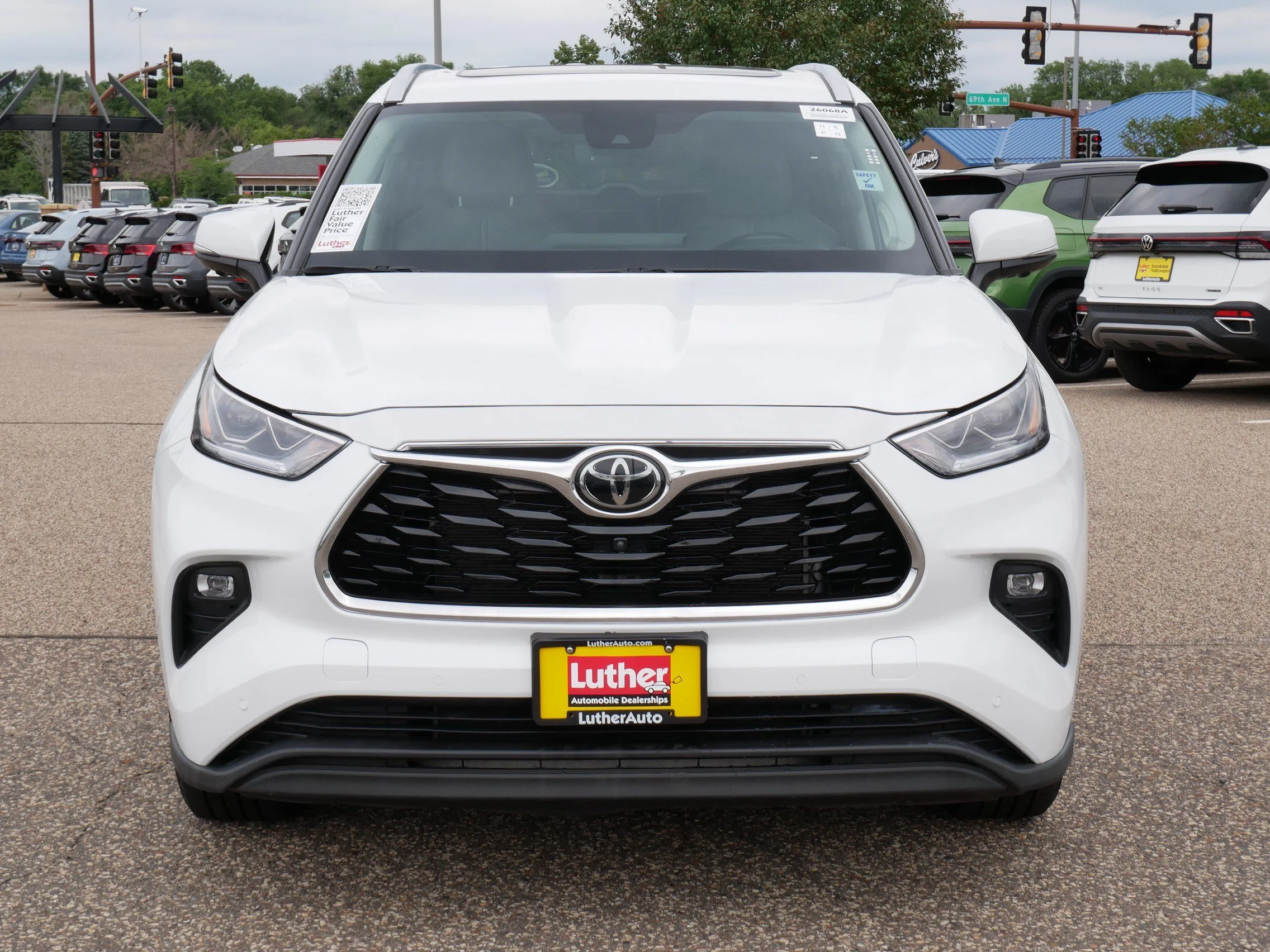 Used 2023 Toyota Highlander Limited with VIN 5TDKDRBH6PS034892 for sale in Brooklyn Center, Minnesota