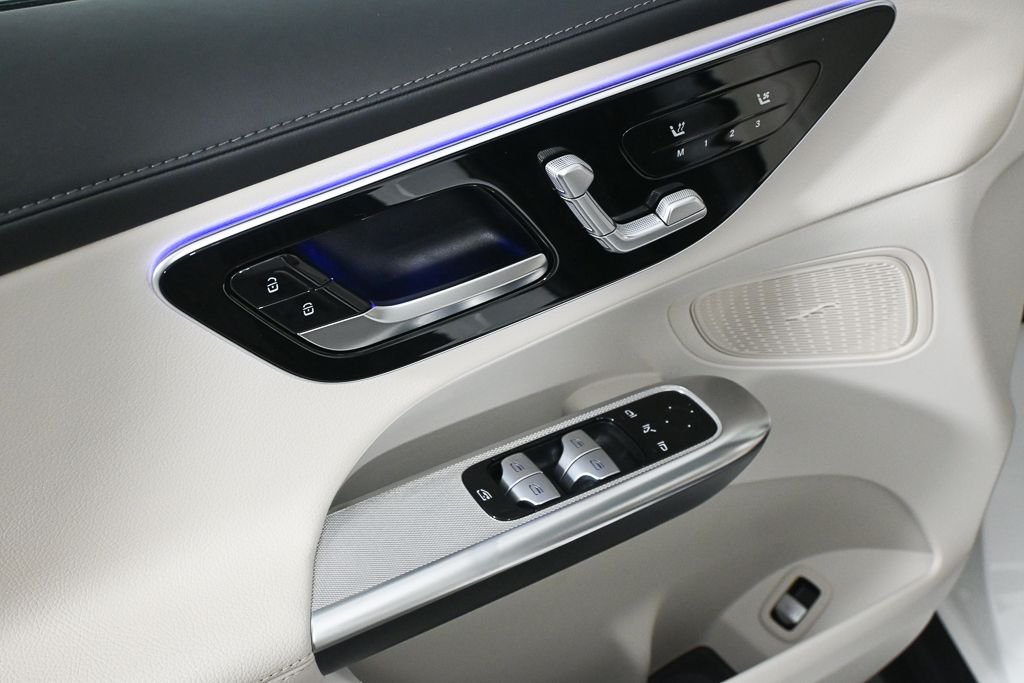 Certified Used 2023 White Mercedes-Benz GLC 300 image 8