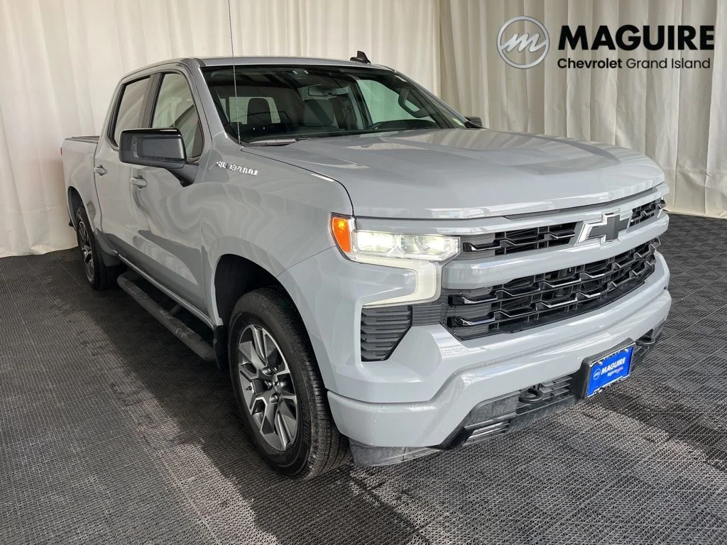 Used 2025 Gray Chevrolet RST image 27