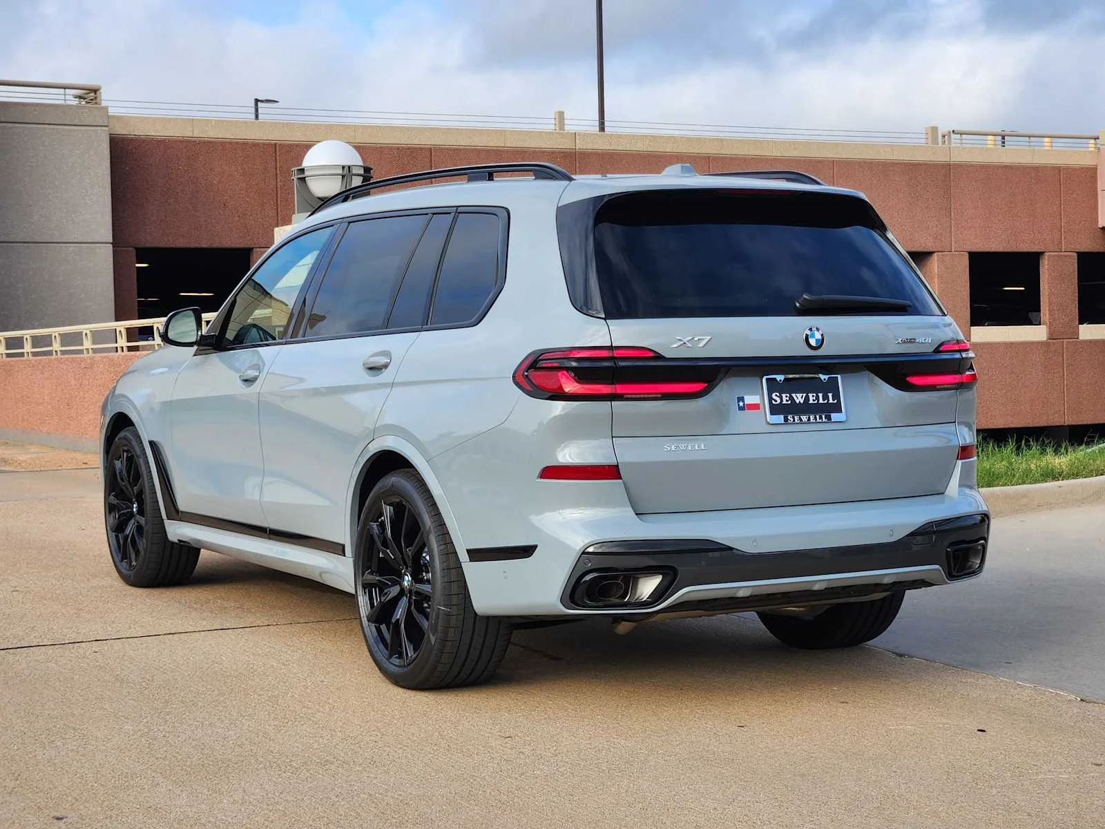 New 2027 Brooklyn Grey Metallic BMW xDrive40i image 3