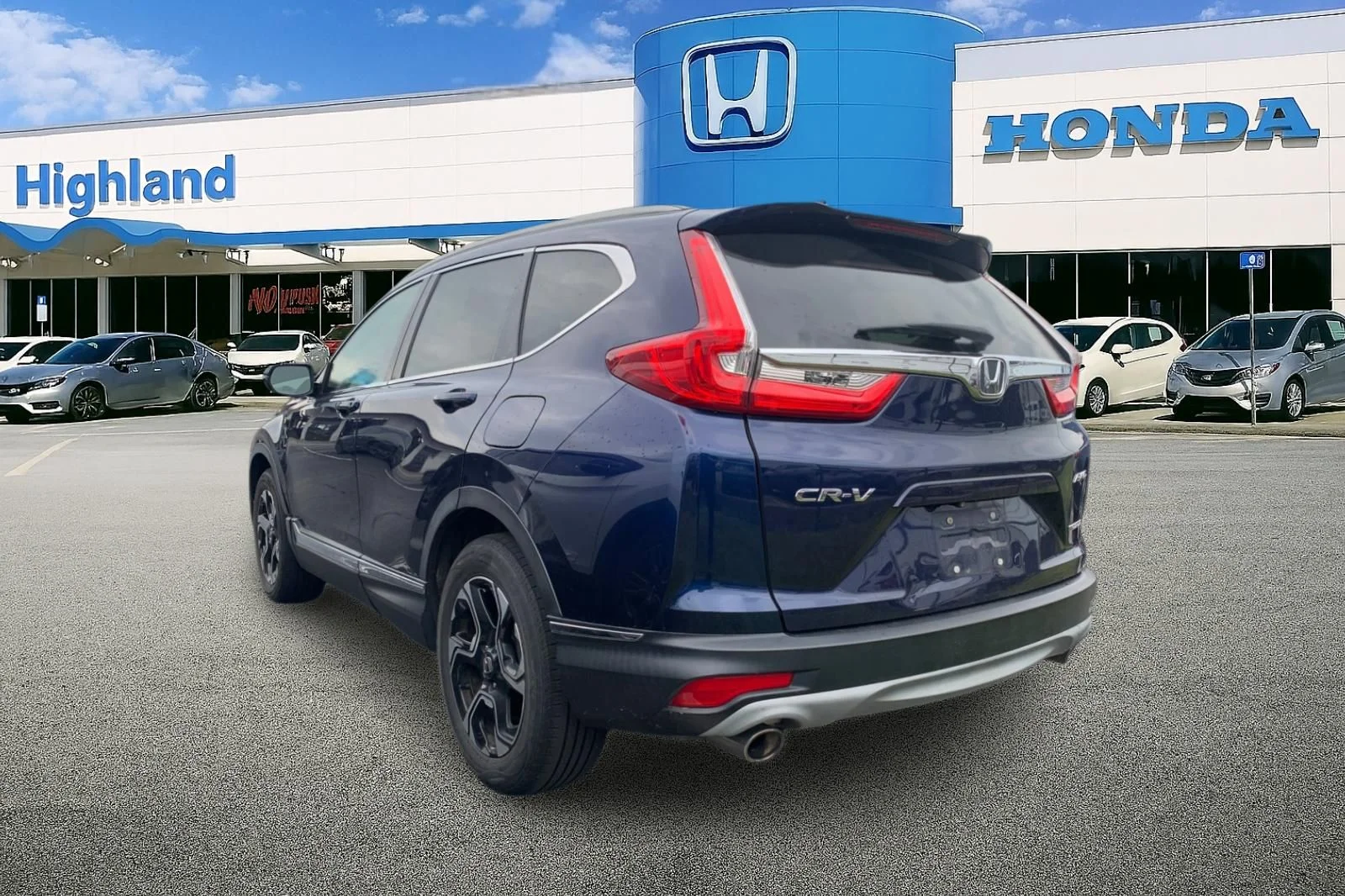 Used 2019  Honda Touring image 2