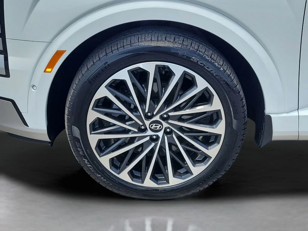 Used 2026 White Hyundai Calligraphy image 28