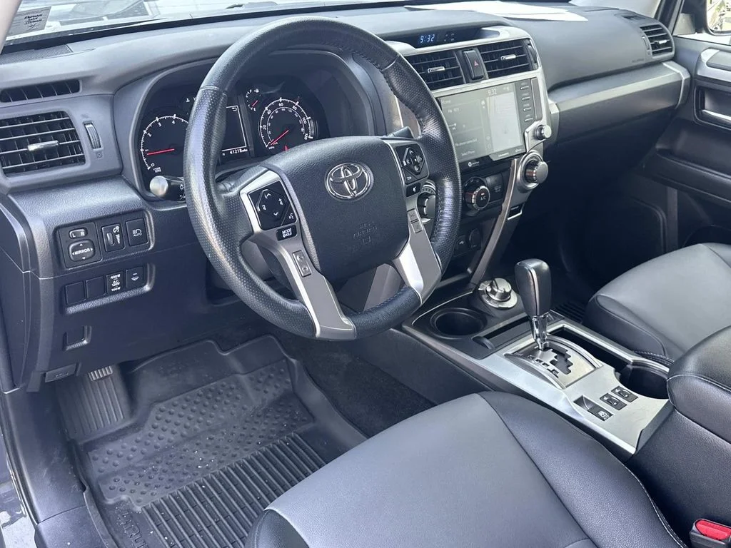 Used 2024  Toyota SR5 Premium image 2