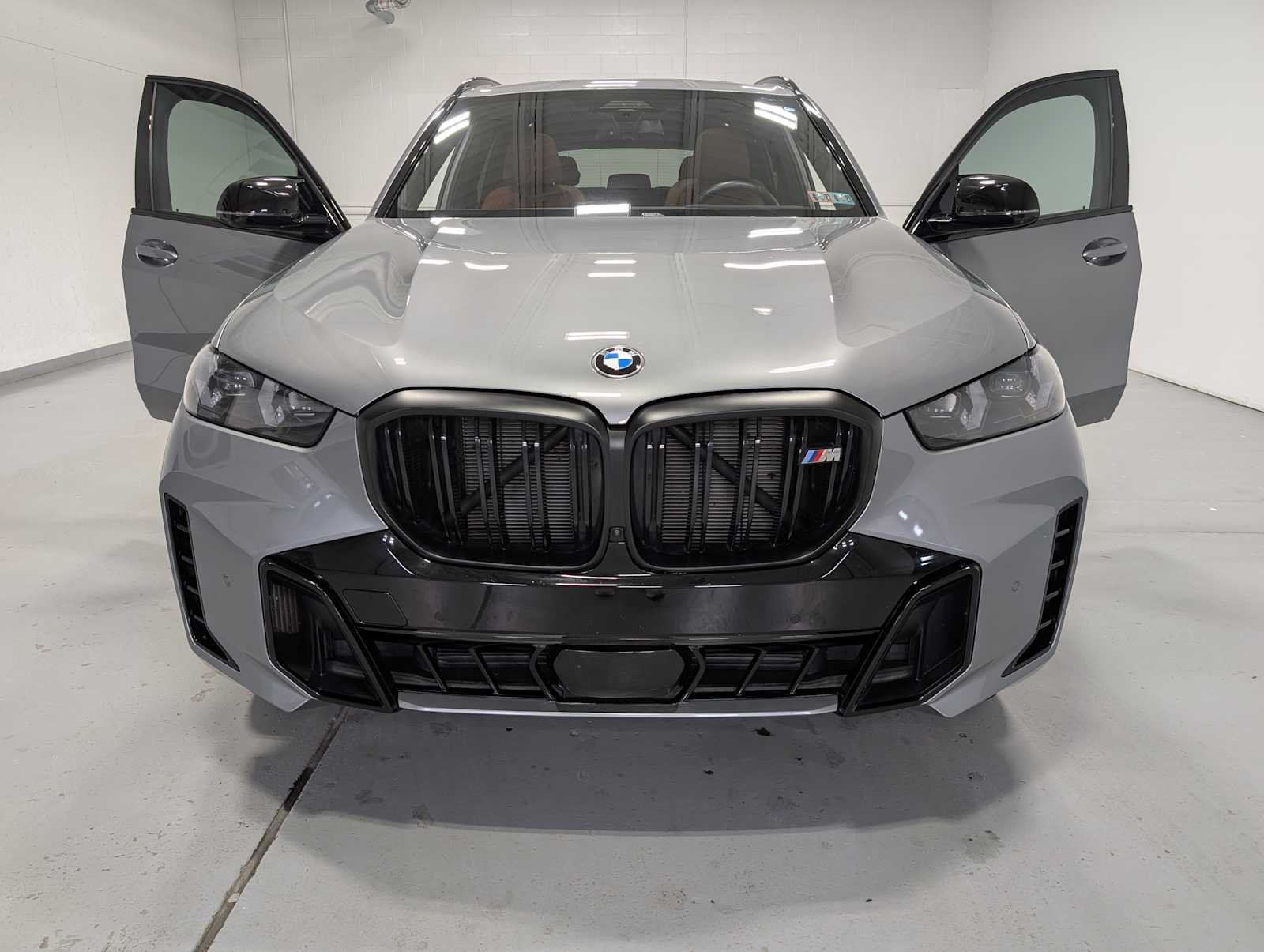 Used 2025 Skyscraper Grey Metallic BMW M60i image 15