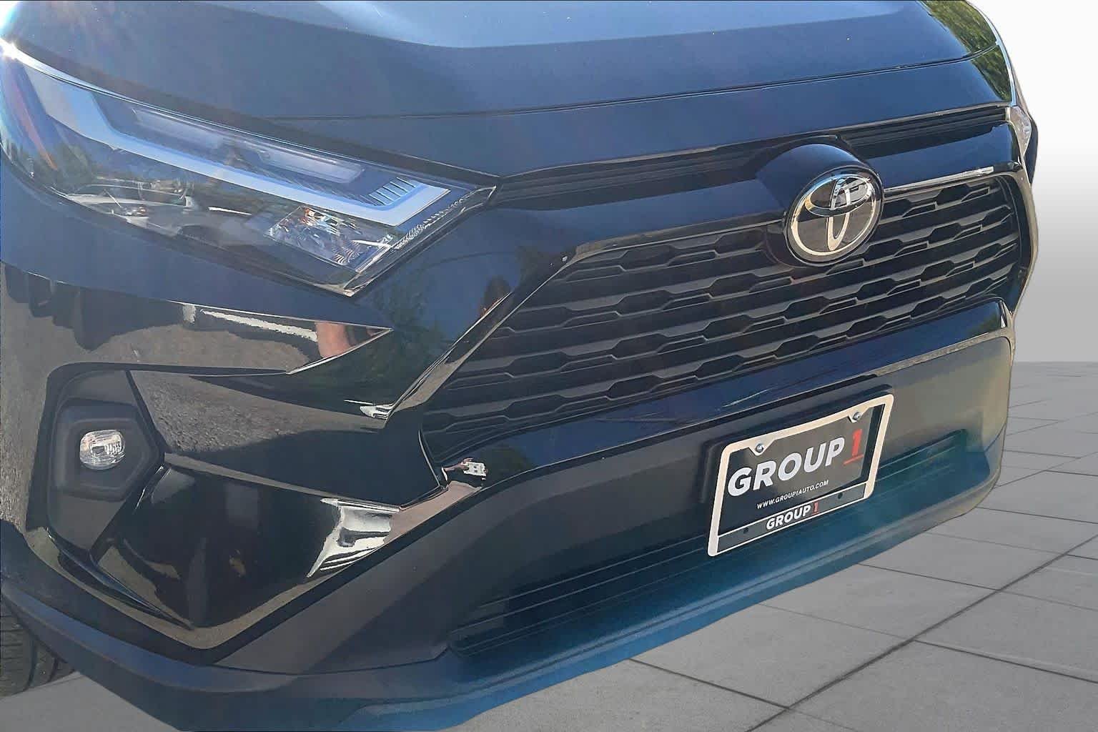 Used 2025 Midnight Black Metallic Toyota XLE Premium image 30