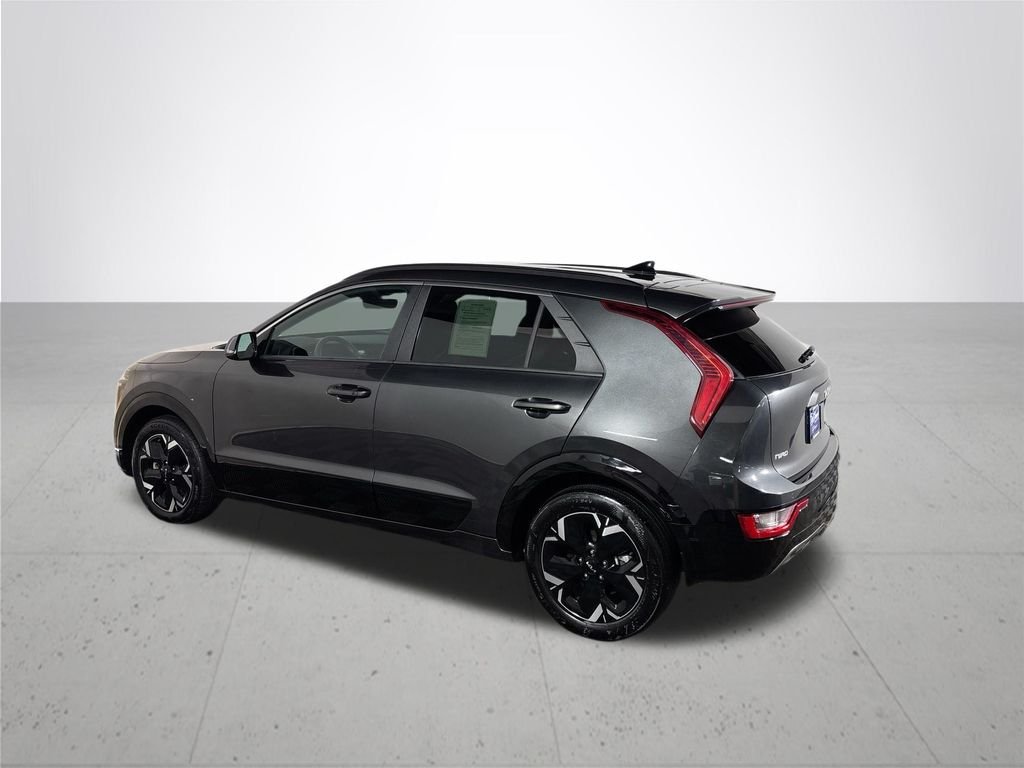 Used 2024 Gray Kia Wind image 8