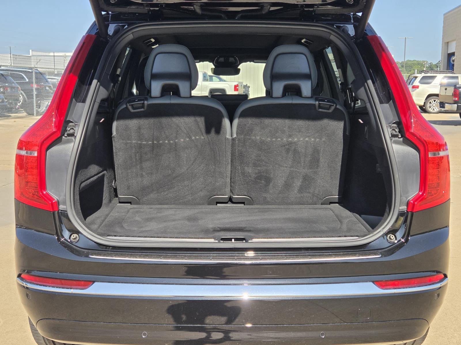 Used 2023 Onyx Black Metallic Volvo Ultimate image 11