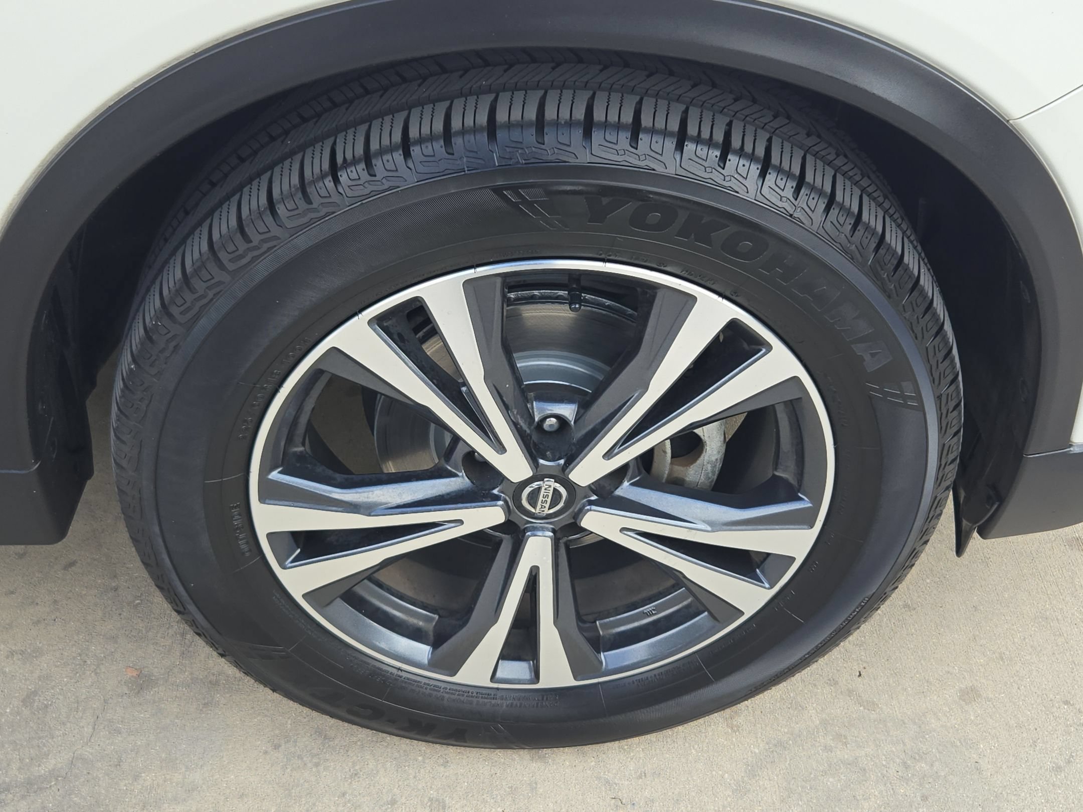 Used 2018 Pearl White Nissan SL image 34