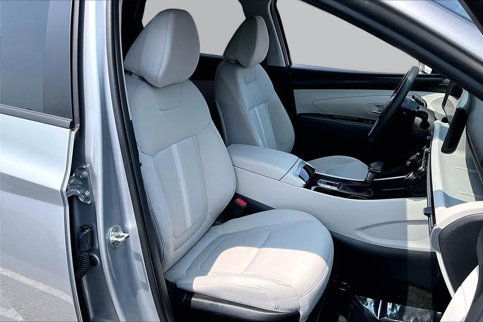 Used 2026 Shimmering Silver Hyundai SEL image 9