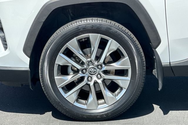 Certified Used 2019 White Toyota XLE Premium image 31
