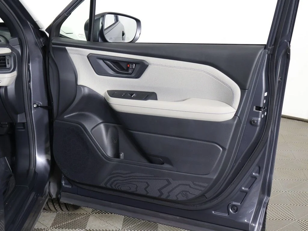 Used 2025 Gray Metallic Subaru Premium image 25