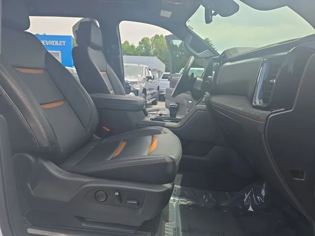 Used 2025 White GMC AT4 image 11