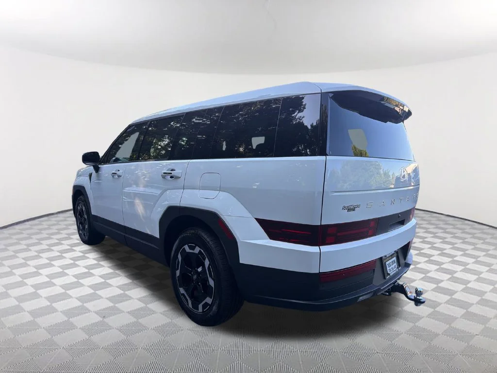 Used 2025 White Hyundai SE image 7