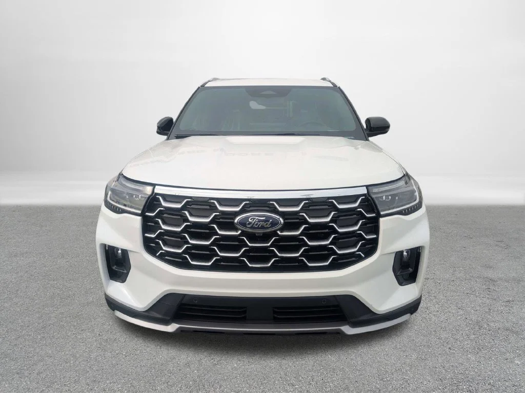 New 2026 Star White Metallic Tri-Coat Ford Platinum™ image 9