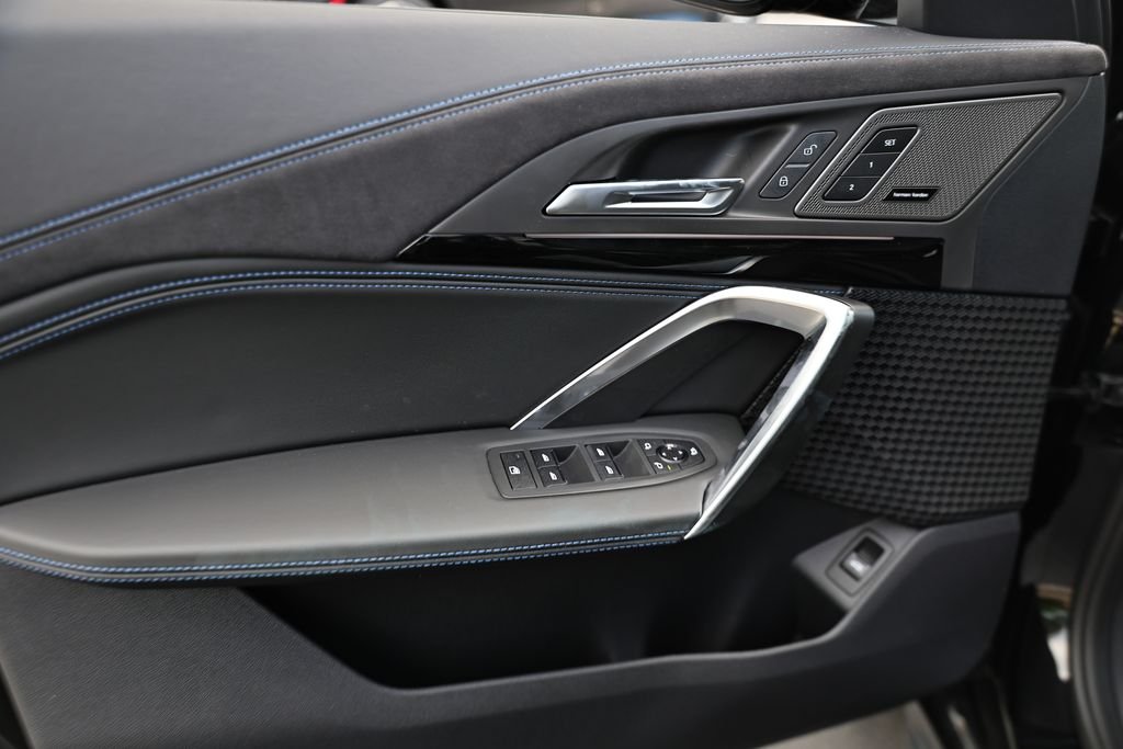 New 2026 Black Sapphire Metallic BMW xDrive28i image 15