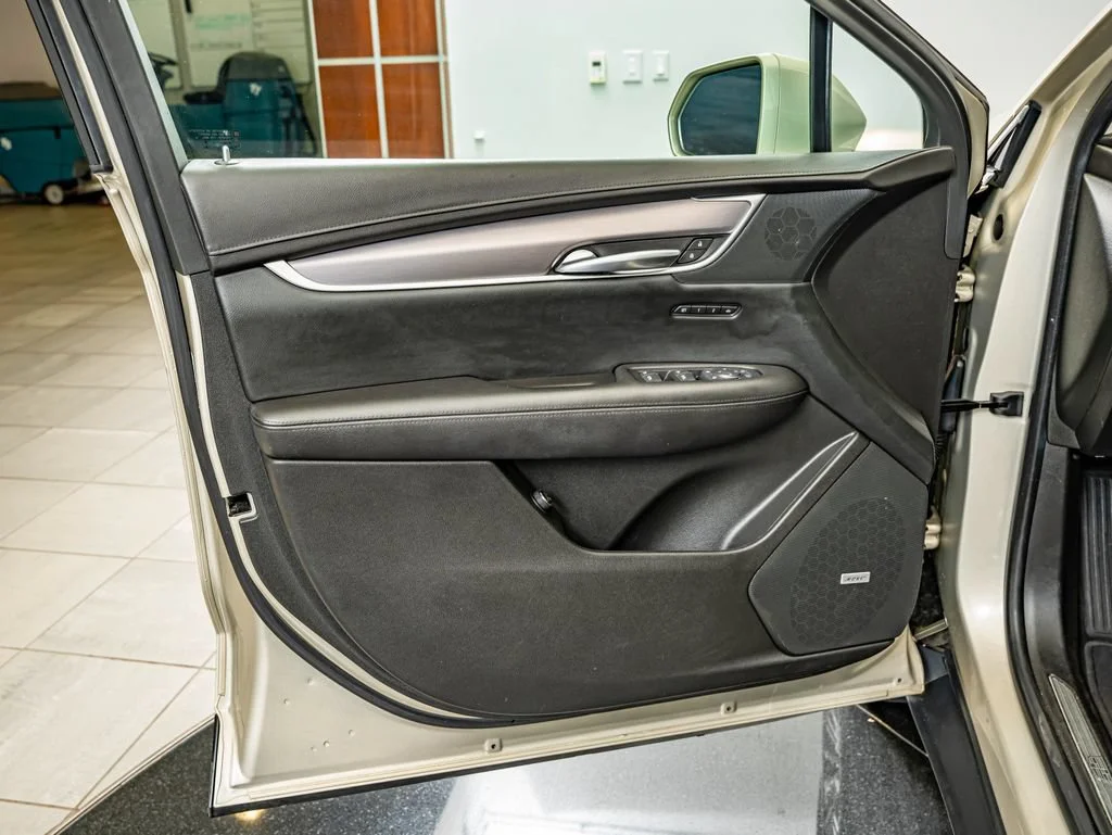 Used 2017 Silver Coast Metallic Cadillac Luxury image 19