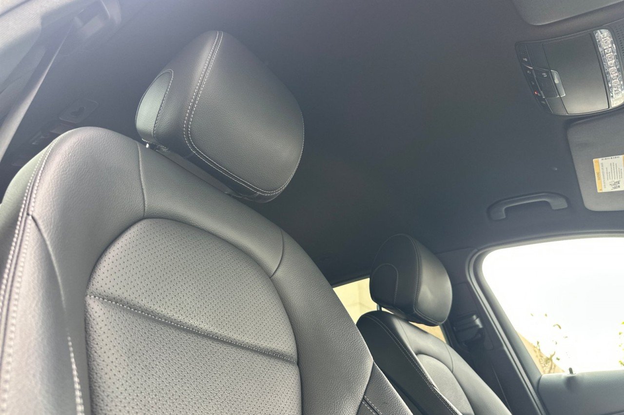 Used 2022 Mojave Silver Metallic Mercedes-Benz GLC 300 image 16