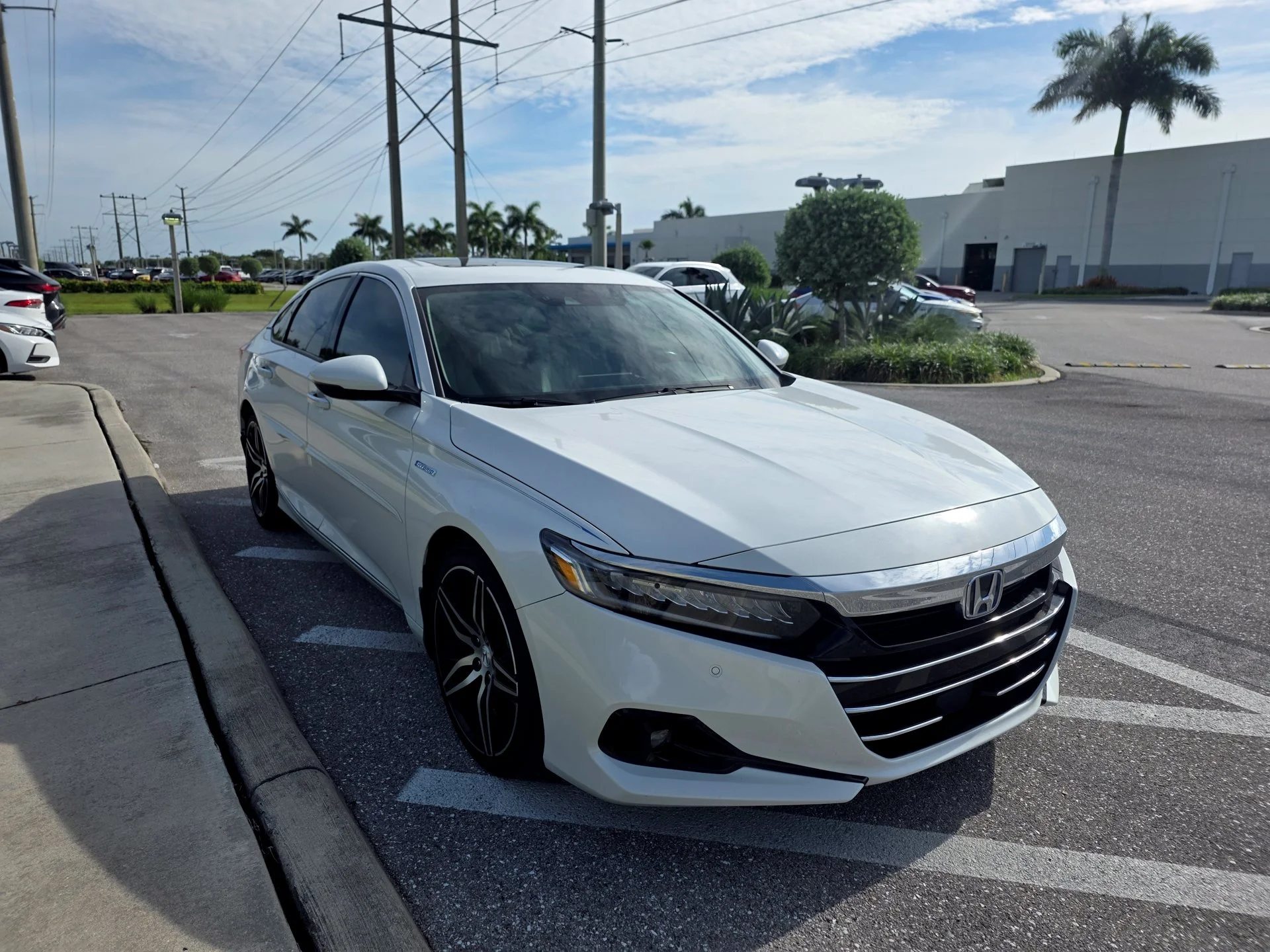 Certified Used 2021 Platinum White Pearl Honda Touring image 3