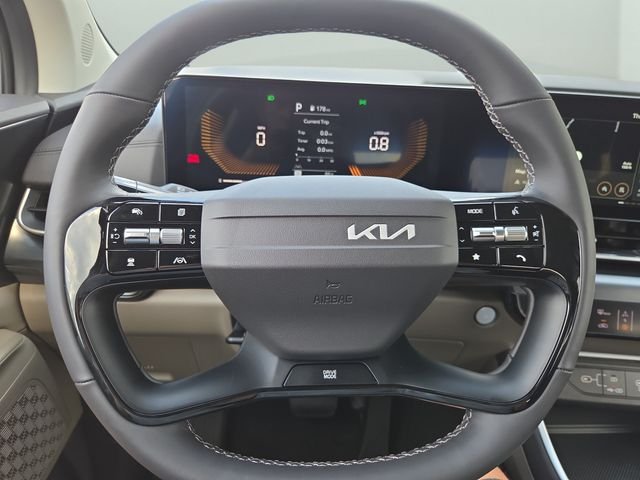 New 2027 White Kia LXS image 19