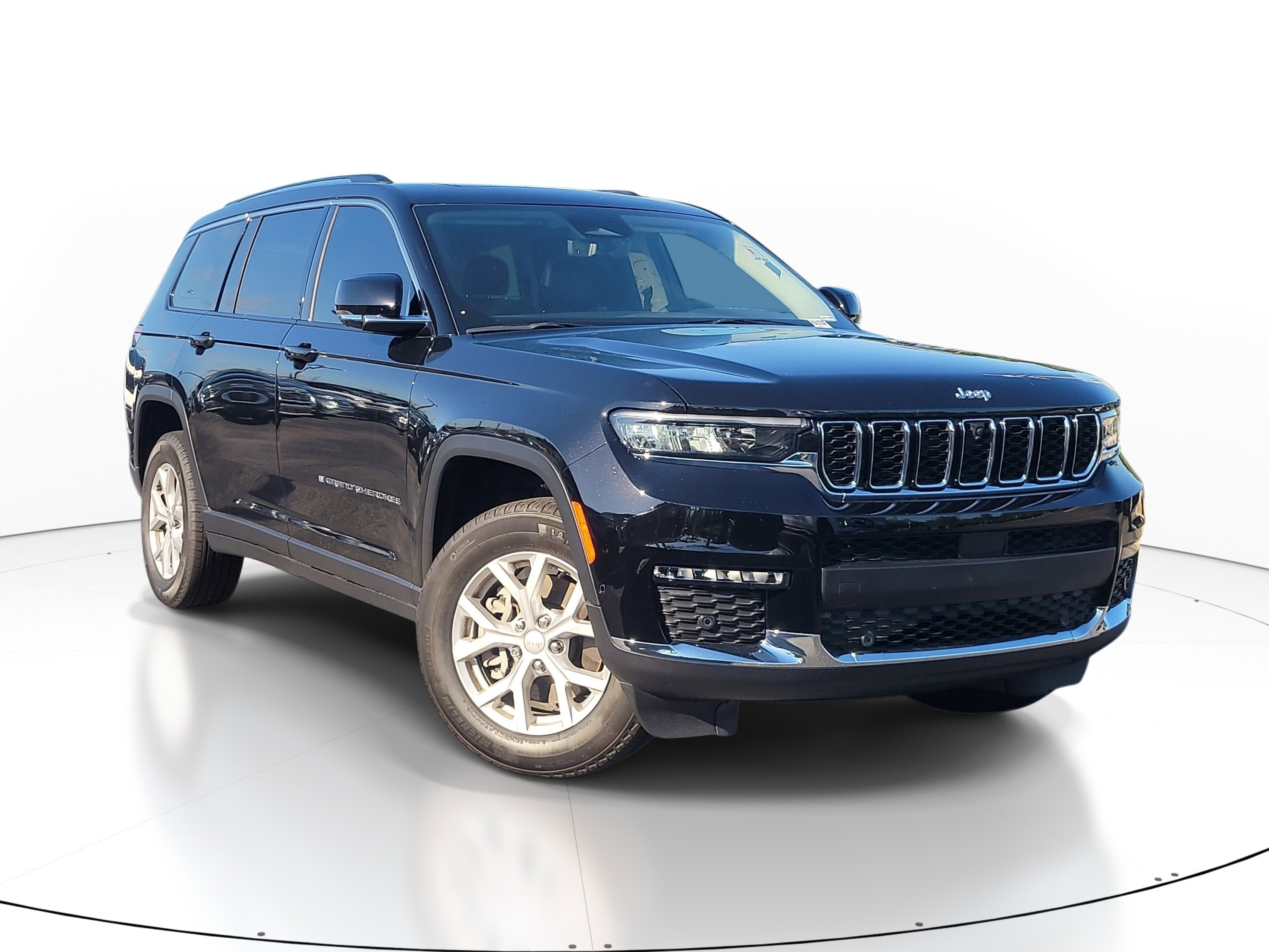 Used 2023 Diamond Black Crystal Pearlcoat Jeep Limited image 1