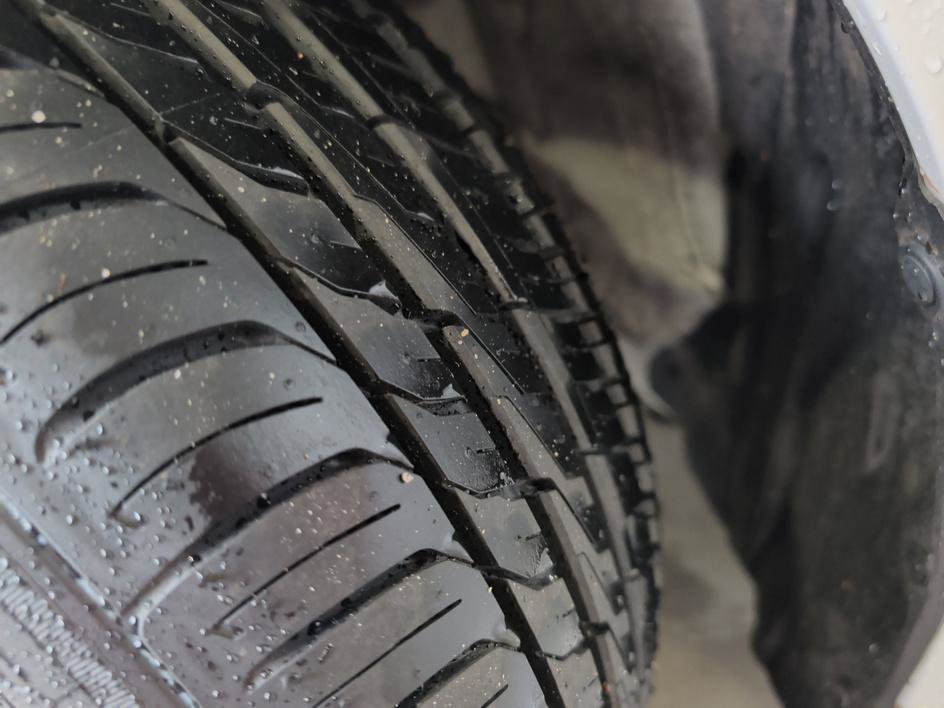 Used 2023 Ice Toyota LE image 29