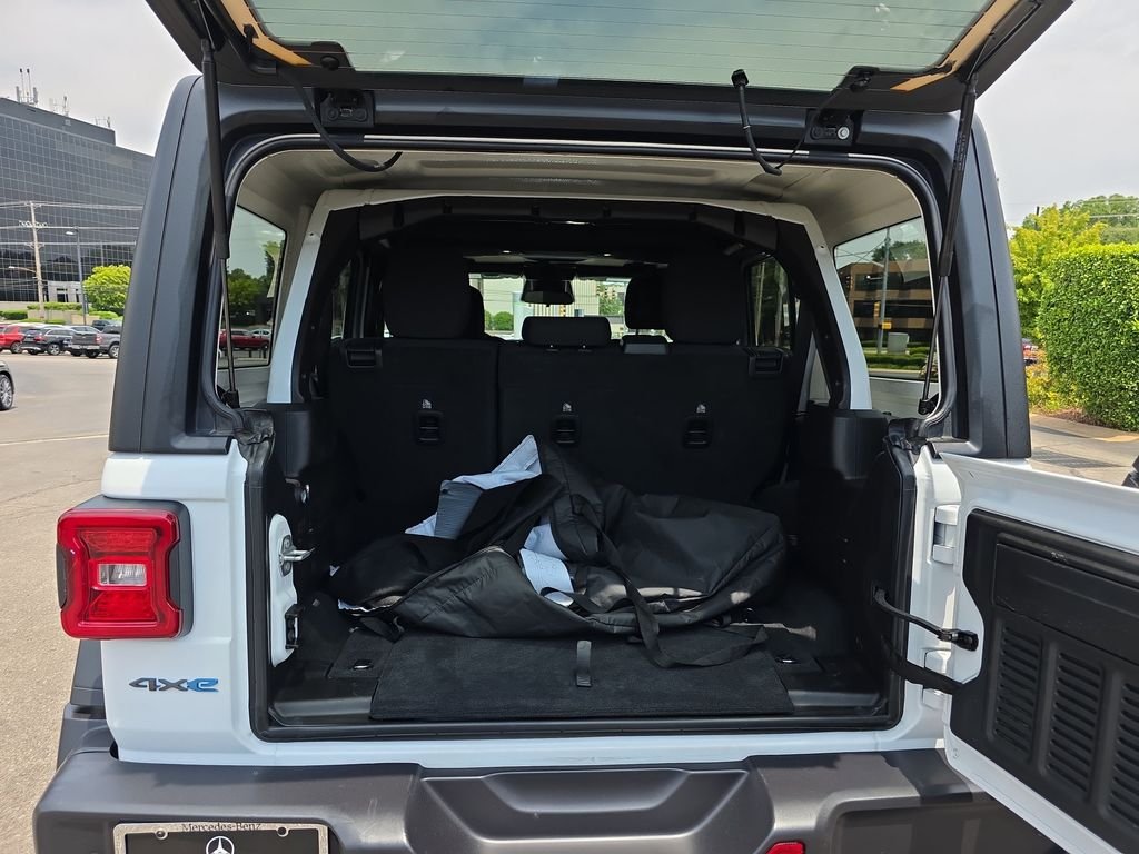 Used 2025 White/off-white Jeep Rubicon 4xe image 13