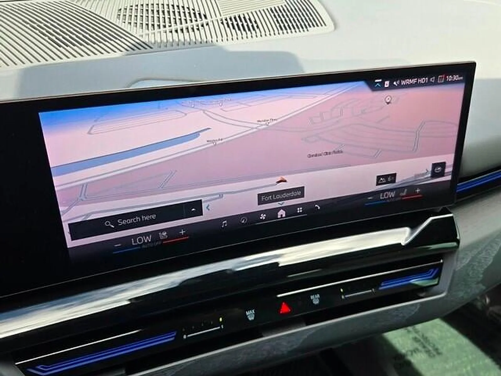 Used 2024  BMW  image 18